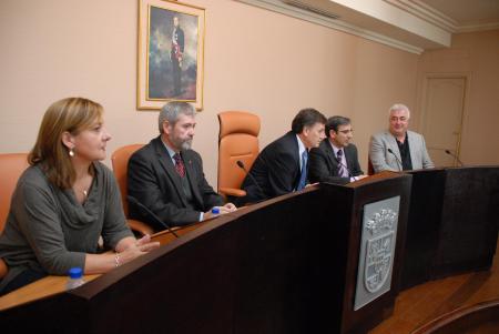 Imagen El presidente de la Diputación presenta la nueva herramiento de Asesoramiento Jurídico a los Secretarios de la provincia